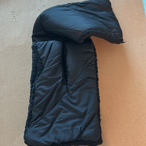 EUC Reversible black pull through scarf and matching mittens Super soft and warm - Picture 7 of 10